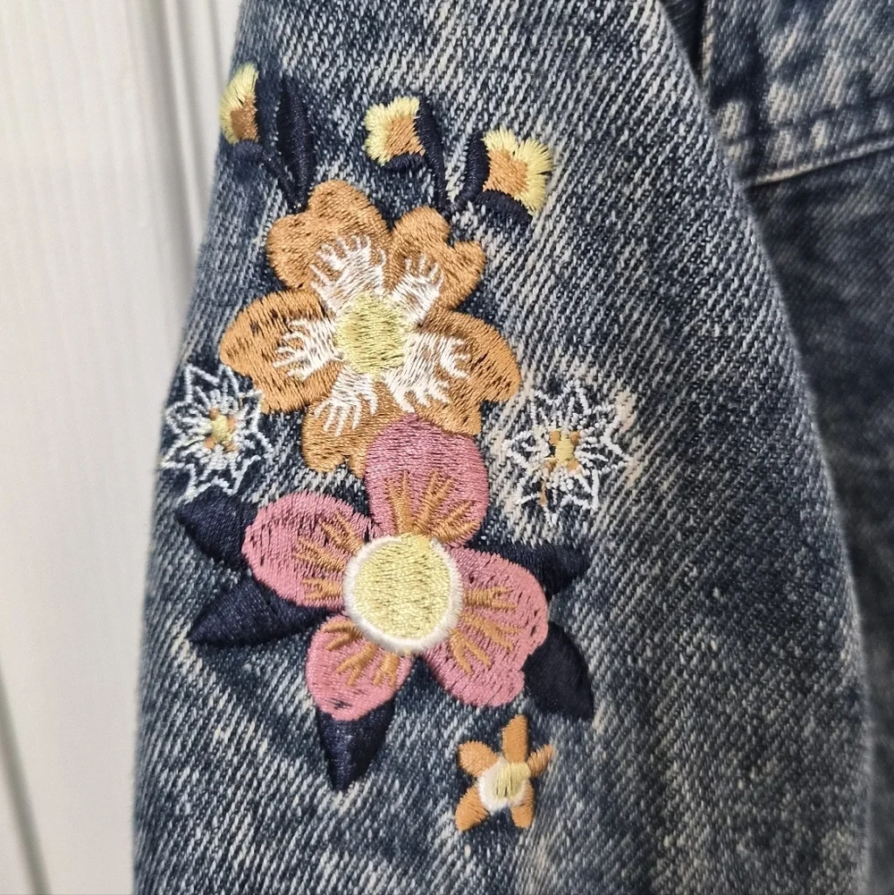 Little Lass Girls Denim Jacket Size 4 Acid Wash Embroidered Floral